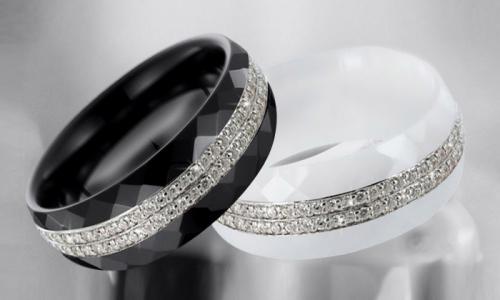 Bague en céramique véritable et ornée de cristaux SWAROVSKI ELEMENTS Bague en céramique véritable et ornée de cristaux SWAROVSKI ELEMENTS