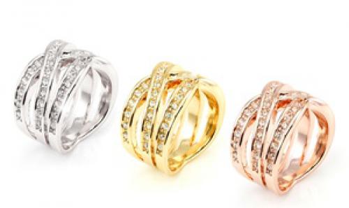 Bague tressée plaquée or 18 carats et ornée de cristaux SWAROVSKI Bague tressée plaquée or 18 carats et ornée de cristaux SWAROVSKI