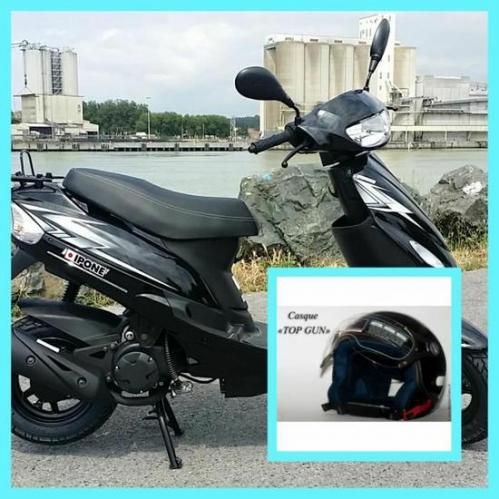 Scooter et casque Scooter et casque