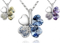 Colliers trèfle en plaqué or blanc ornés de SWAROVSKI ELEMENTS Van Amstel dès 9,90€ Colliers trèfle en plaqué or blanc ornés de SWAROVSKI ELEMENTS Van Amstel dès 9,90€